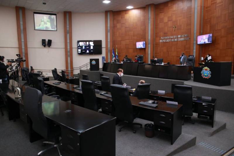 Deputados votam vetos e aprovam PLC sobre quitaÃ§Ã£o de plantÃ£o na pandemia