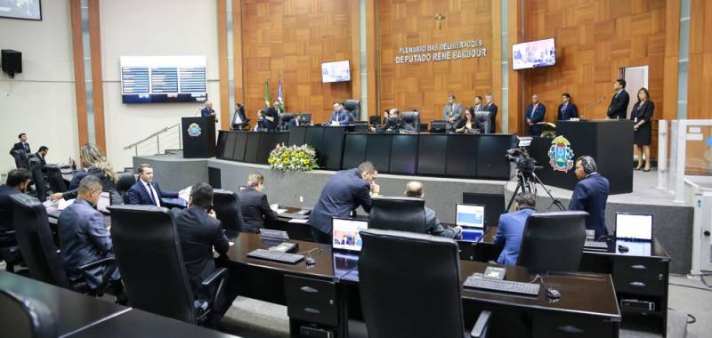 Deputados aprovam auxÃ­lio para servidores da saÃºde