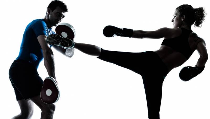Sindimed-MT firma parceria com academia de Kick Boxing