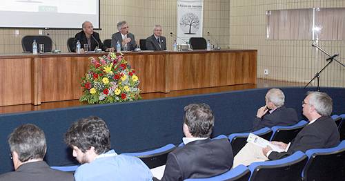 Palestrantes do III FÃ³rum de Geriatria sugerem medidas para melhorar o atendimento ao idoso 