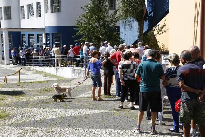  VacinaÃ§Ã£o no Brasil Ã© quase 5 vezes mais rÃ¡pida do que novos casos por dia