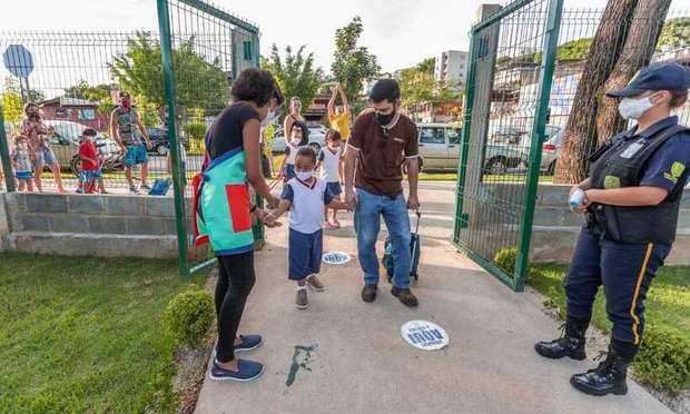 Projeto inclui professores em grupo prioritÃ¡rio para vacinaÃ§Ã£o contra a Covid-19