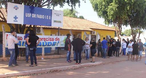  Enfermeiros protestam no Centro de Triagem em CuiabÃ¡