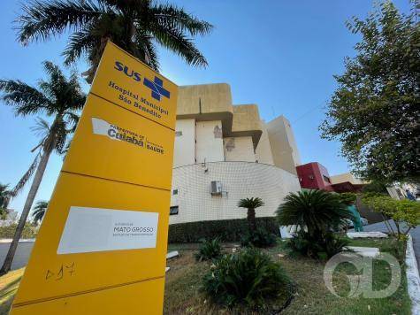 MÃ©dicos estÃ£o sem salÃ¡rios e fazem 'greve' no SÃ£o Benedito
