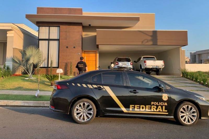 OperaÃ§Ã£o da PF mira SaÃºde de CuiabÃ¡, ex-secretÃ¡rio e empresa