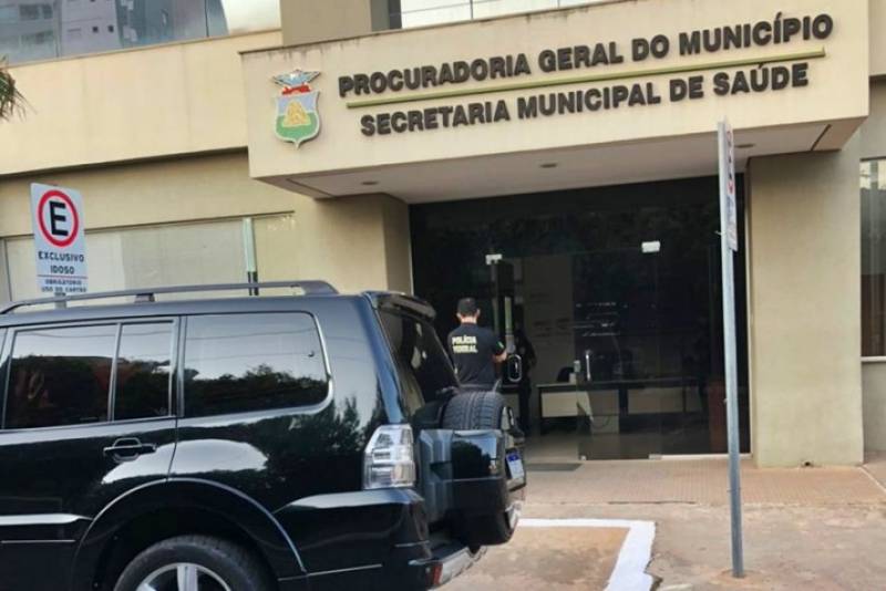 Prefeitura pagou 277% a mais por medicamento e 92% por luvas