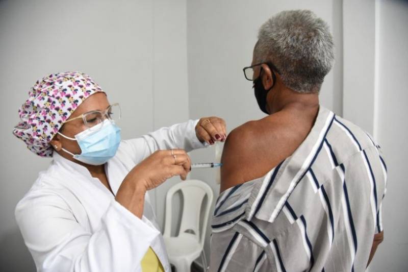MT antecipa aplicaÃ§Ã£o da dose de reforÃ§o