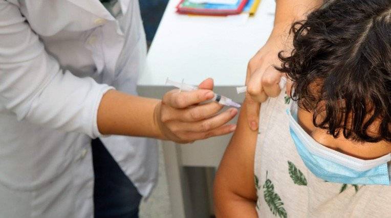 Em manifesto, Sociedade Brasileira de Pediatria defende vacinaÃ§Ã£o de crianÃ§as contra a covid-19
