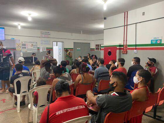 MÃ©dicos reclamam de violÃªncia em atendimentos com unidades superlotadas