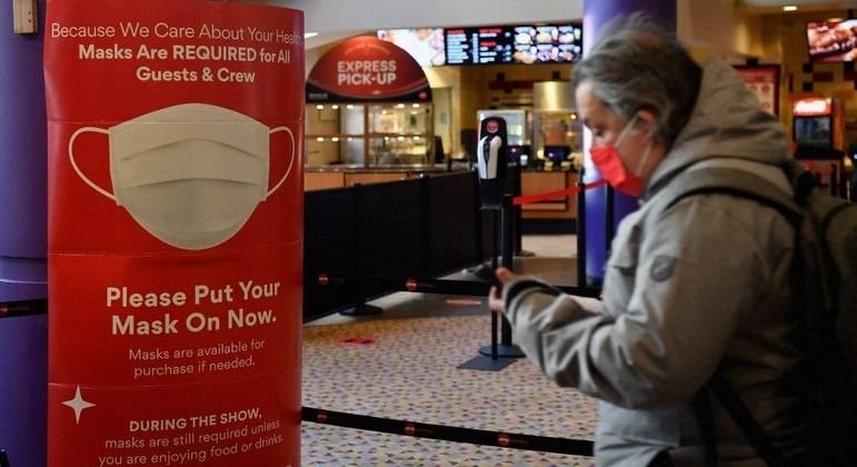 EUA: nÃºmero de internaÃ§Ãµes por Covid em NY cai a nÃ­veis prÃ©vios Ã  Ãmicron