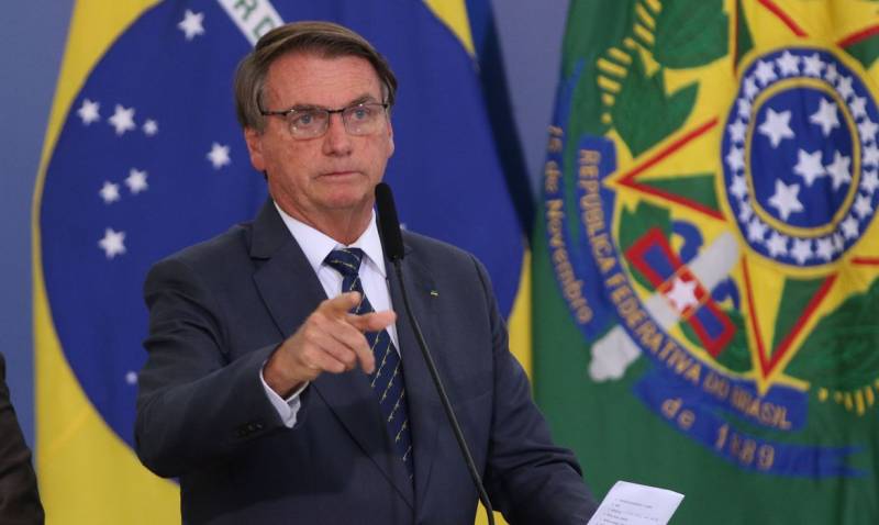BOLSONARO CONFIRMA ESTUDO QUE DEVE REBAIXAR COVID A ENDEMIA