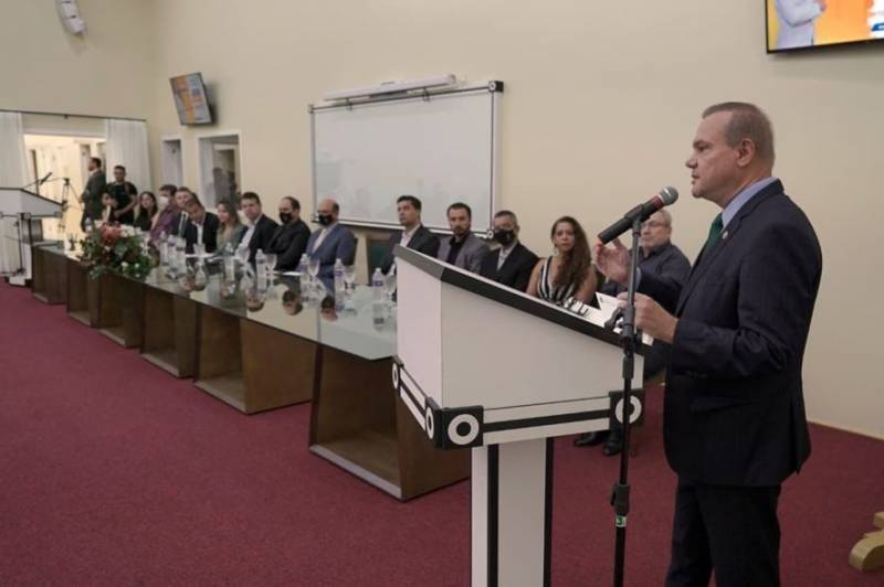  Senador ajuda a implementar curso de medicina com 50 vagas