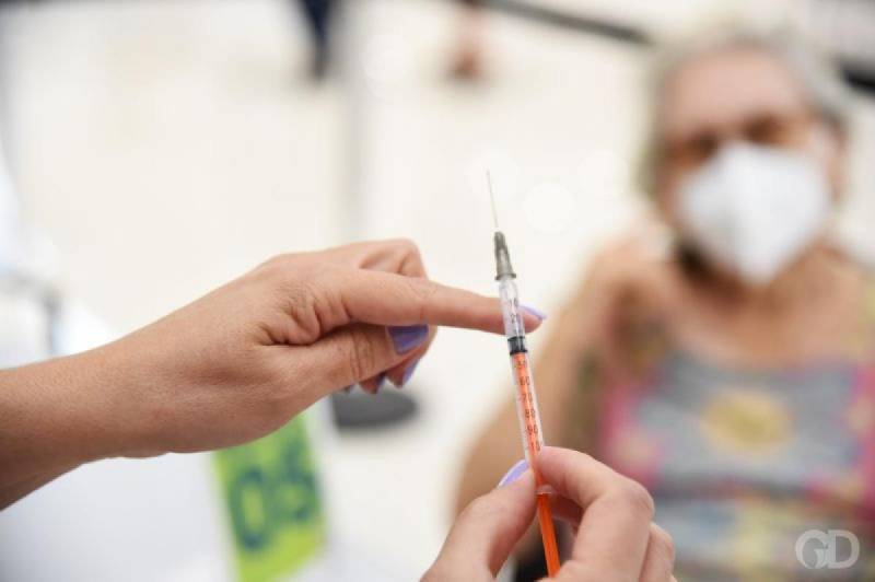 109 municÃ­pios de MT nÃ£o atingiram nem 50% da populaÃ§Ã£o com a 3Âª dose