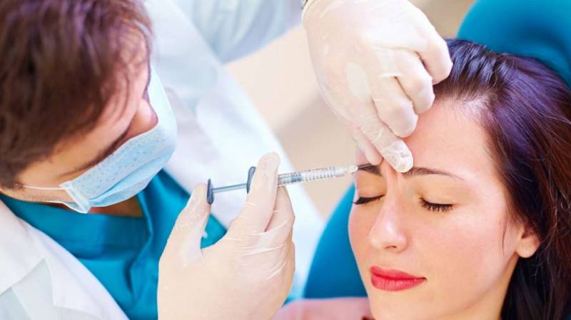 JustiÃ§a proÃ­be farmacÃªuticos de realizar procedimentos dermatolÃ³gicos estÃ©ticos