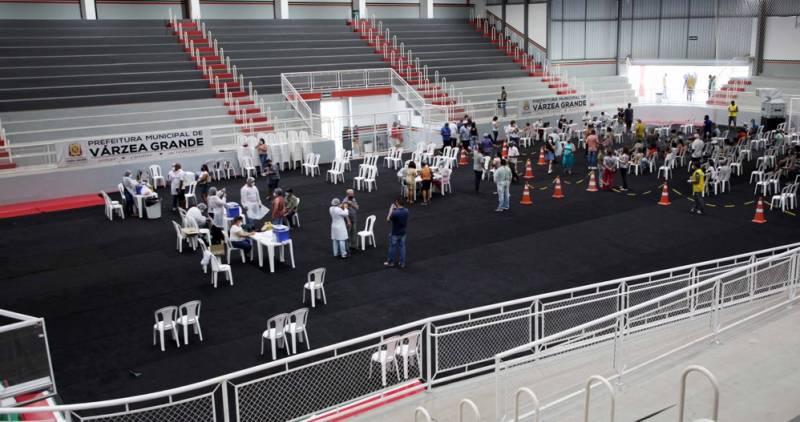 VÃ¡rzea Grande abre ginÃ¡sio para vacinaÃ§Ã£o contra covid de toda populaÃ§Ã£o