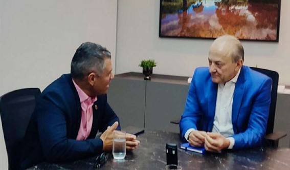 Vereador se reÃºne com governador em exercÃ­cio para tratar sobre situaÃ§Ã£o caÃ³tica da saÃºde de CuiabÃ¡