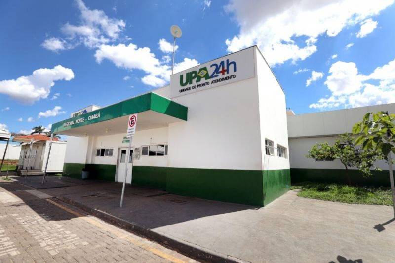 Moradores de rua brigam e suspeito quebra porta principal de UPA em CuiabÃ¡