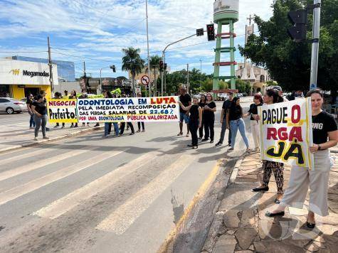 Dentistas de VG param o trÃ¢nsito e pedem reposiÃ§Ã£o da RGA