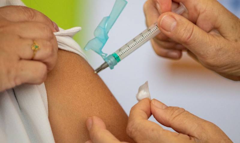Covid-19: vacina bivalente estÃ¡ disponÃ­vel para pÃºblicos prioritÃ¡rios