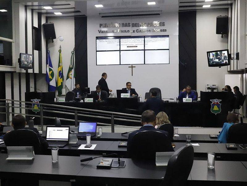 Duas semanas de intervenÃ§Ã£o e a CÃ¢mara ainda nÃ£o decidiu quem irÃ¡ acompanhar o gabinete interventor