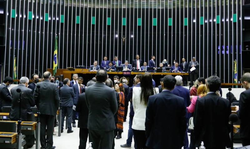 CÃ¢mara aprova a igualdade salarial entre homens e mulheres