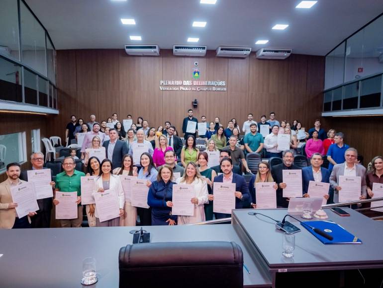 Paula Calil homenageia mÃ©dicos e destaca importÃ¢ncia da categoria para a sociedade