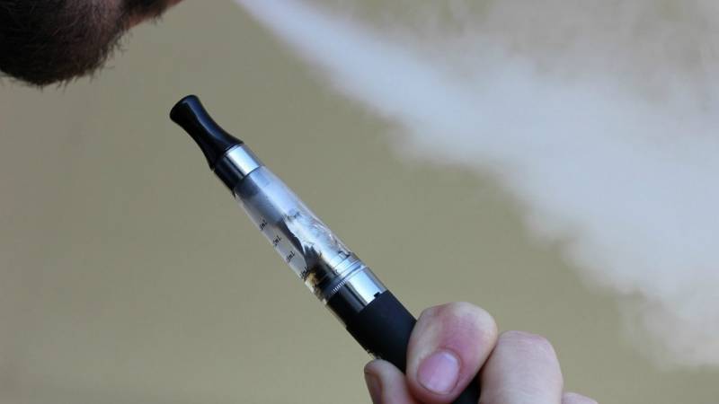 MÃ©dicos devem notificar suspeita de doenÃ§a pulmonar associada ao uso de cigarros eletrÃ´nicos