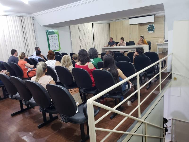 MÃ©dicos decidem ficar em estado de assembleia permanente atÃ© reuniÃ£o com prefeito na sexta