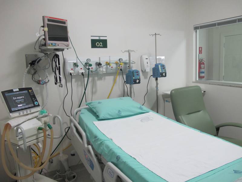 CFM leva Ã  Anvisa suas preocupaÃ§Ãµes sobre requisitos mÃ­nimos para funcionamento de UTIS postos em co
