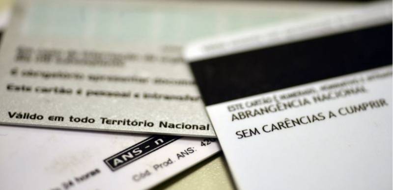 Plano de saÃºde coletivo nÃ£o pode ser cancelado durante tratamento 