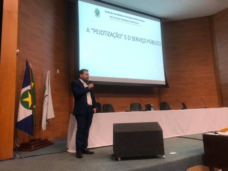 Sindimed alerta sobre pejotizaÃ§Ã£o para novos mÃ©dicos em evento no CRM