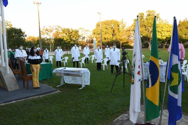 Unemat confere grau em CÃ¡ceres a 30 novos mÃ©dicos