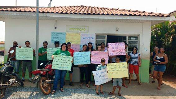 Ato contra o fechamento da policlÃ­nica do Bairro Pedra Noventa e contra a demissÃ£o da mÃ©dica Diandra
